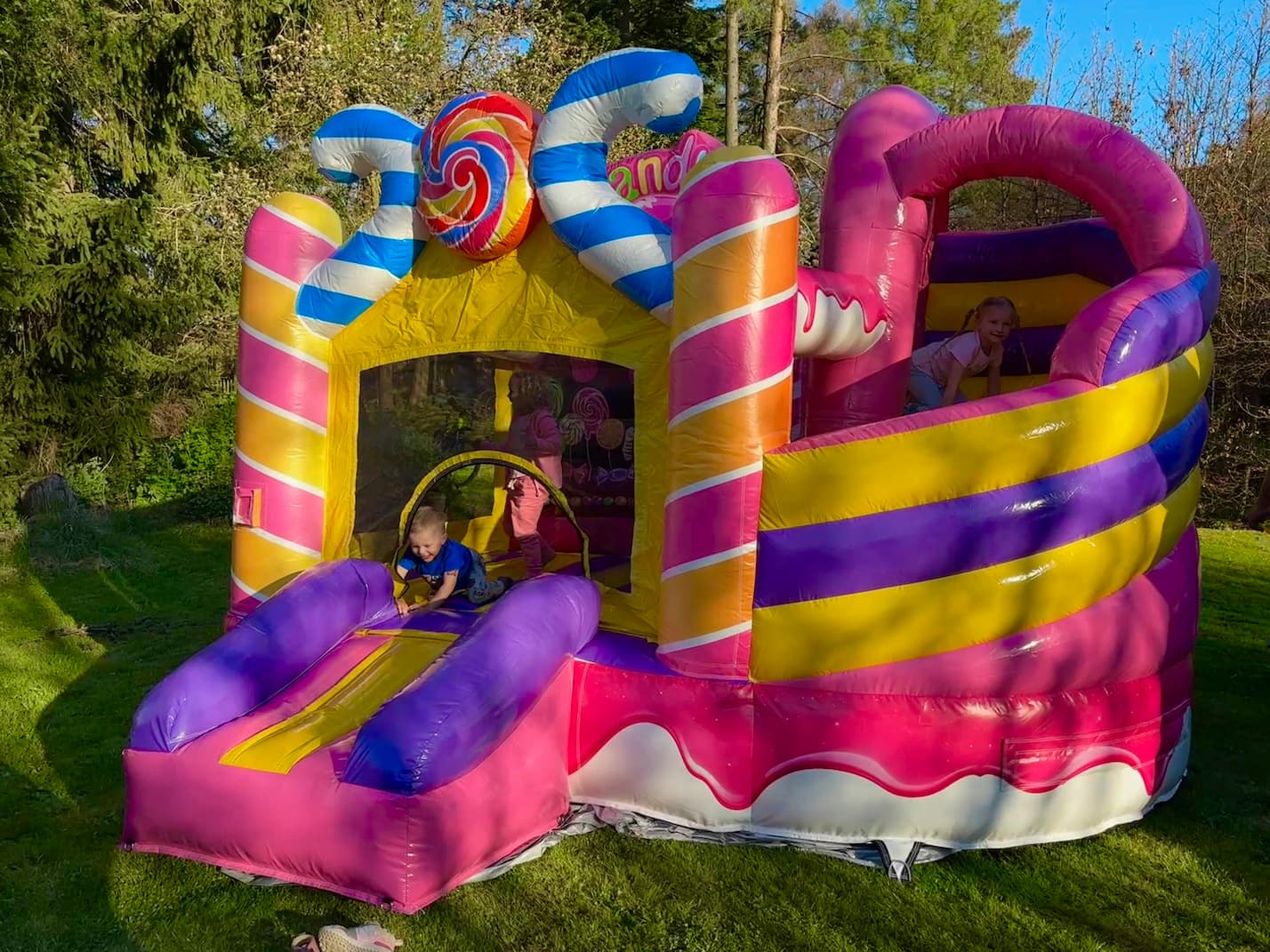 Nafukovací skákací hrad BubbleYou na dětské oslavě